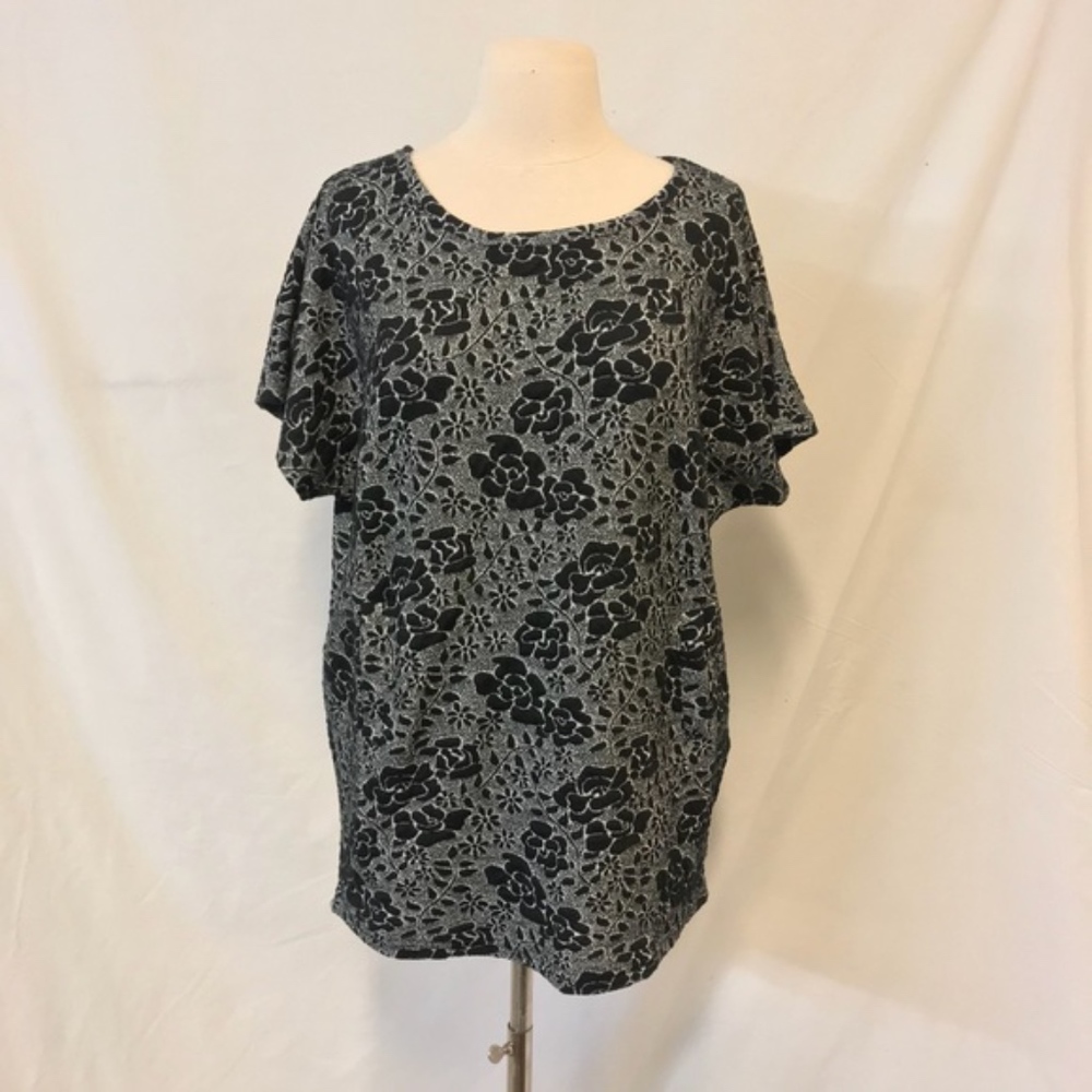 Ivy Beau NWT Gray Floral Print Textured Knit Top Size 6